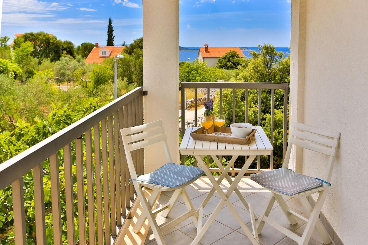 Holiday House Nena With Pool Vinišće 외부 사진